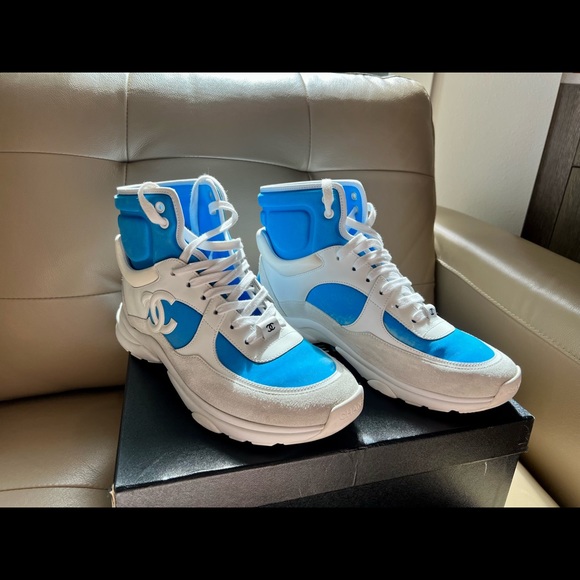 Chanel White/Fluo Blue CC sneakers - Picture 5 of 10